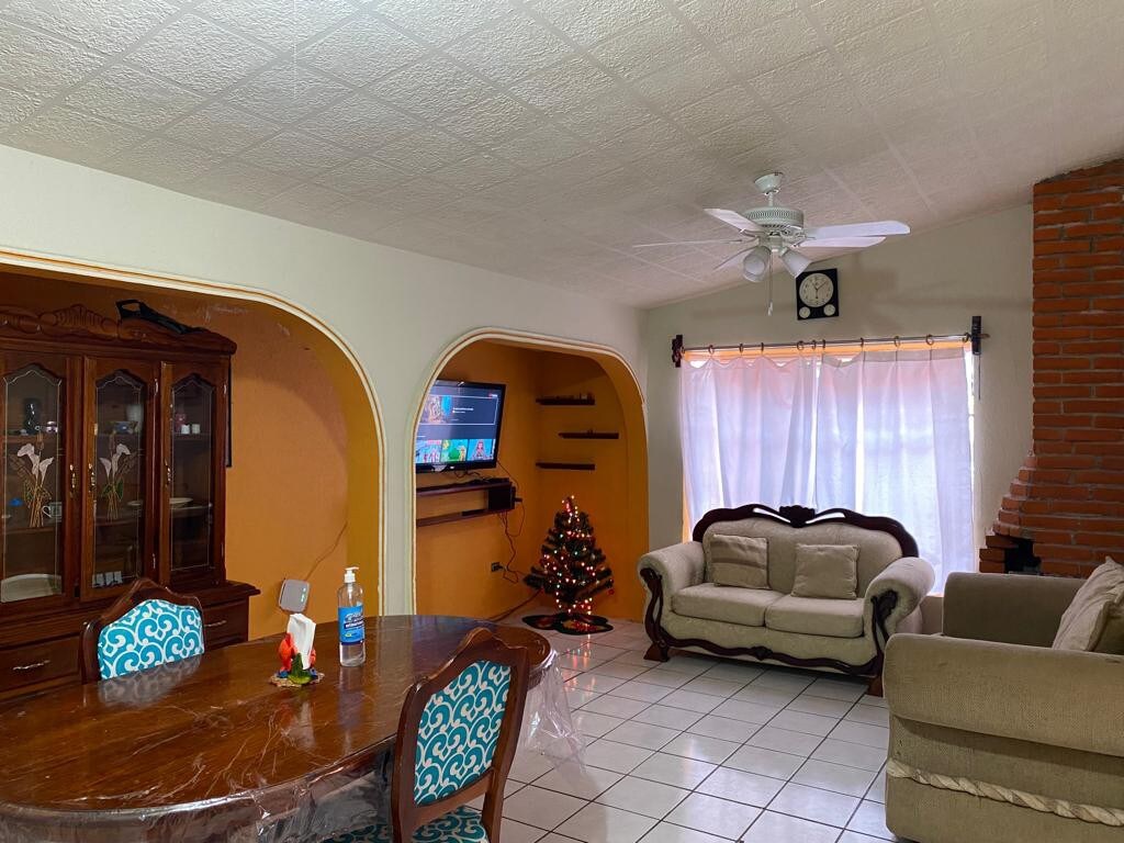 2 huéspedes $600 x Noche La casa de Berzain