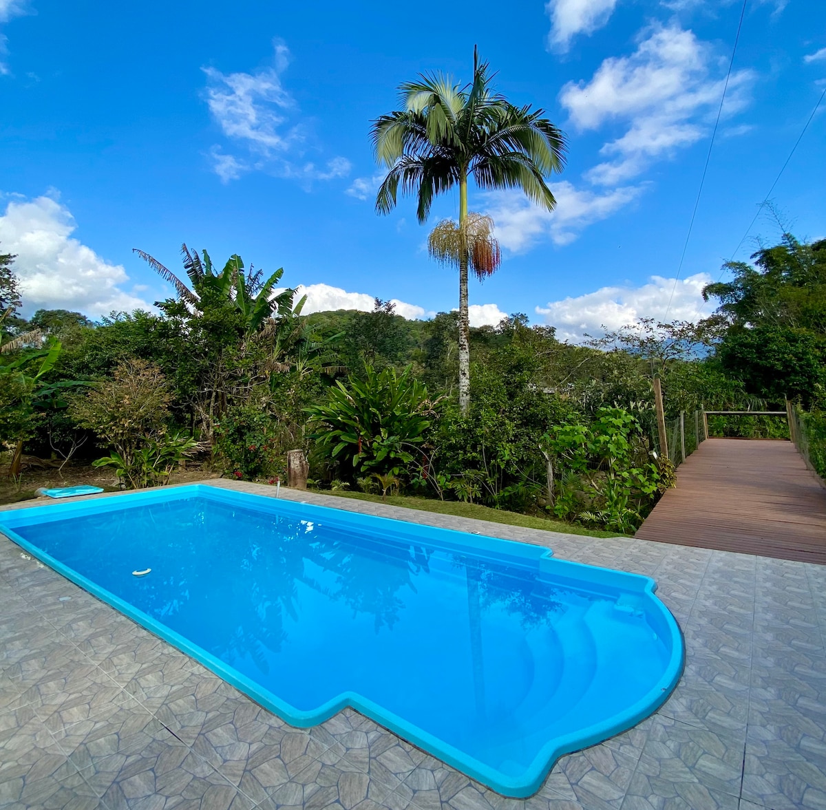 Chácara Recanto do Beija-Flor com piscina