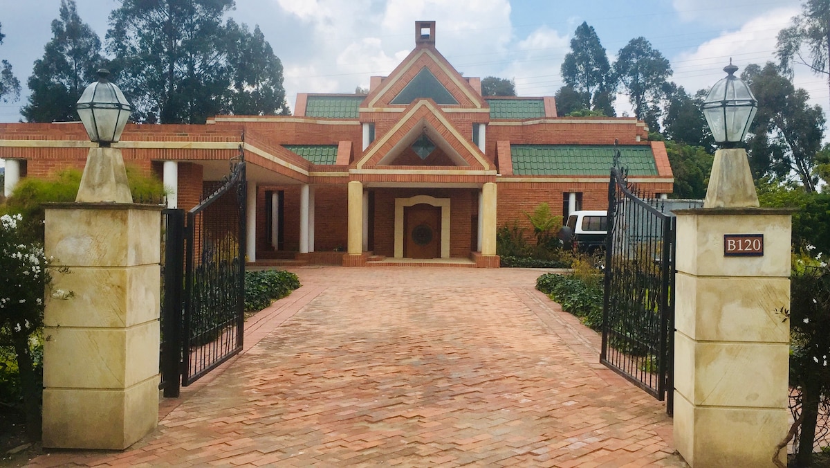 Casa quinta en conjunto cerca de Bogotá