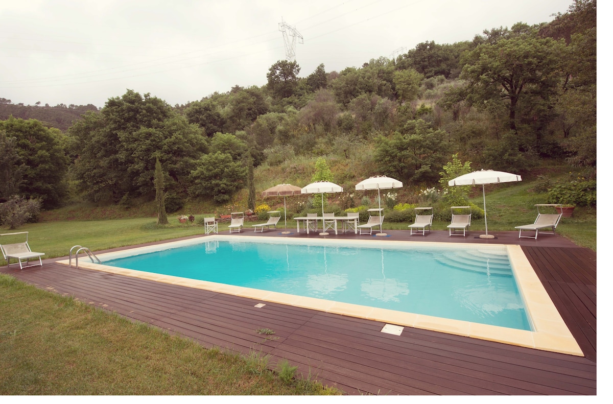 典型托斯卡纳别墅，带泳池