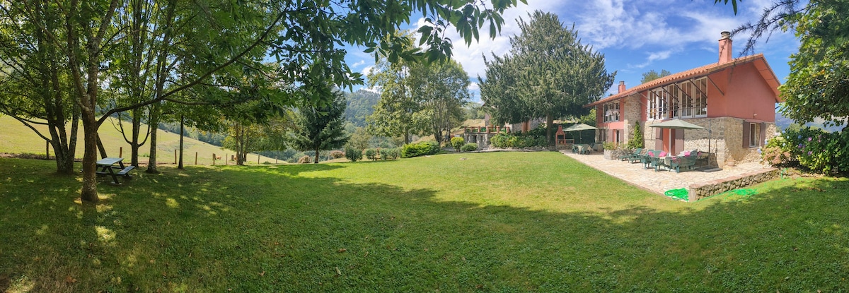 CANGAS DE ONIS CASA RURAL VISTAS Y JARDIN