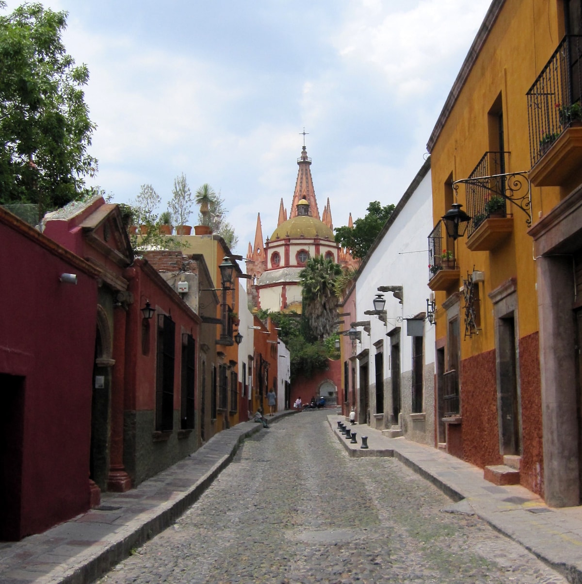 Spectacular 400 Year Old Colonial!