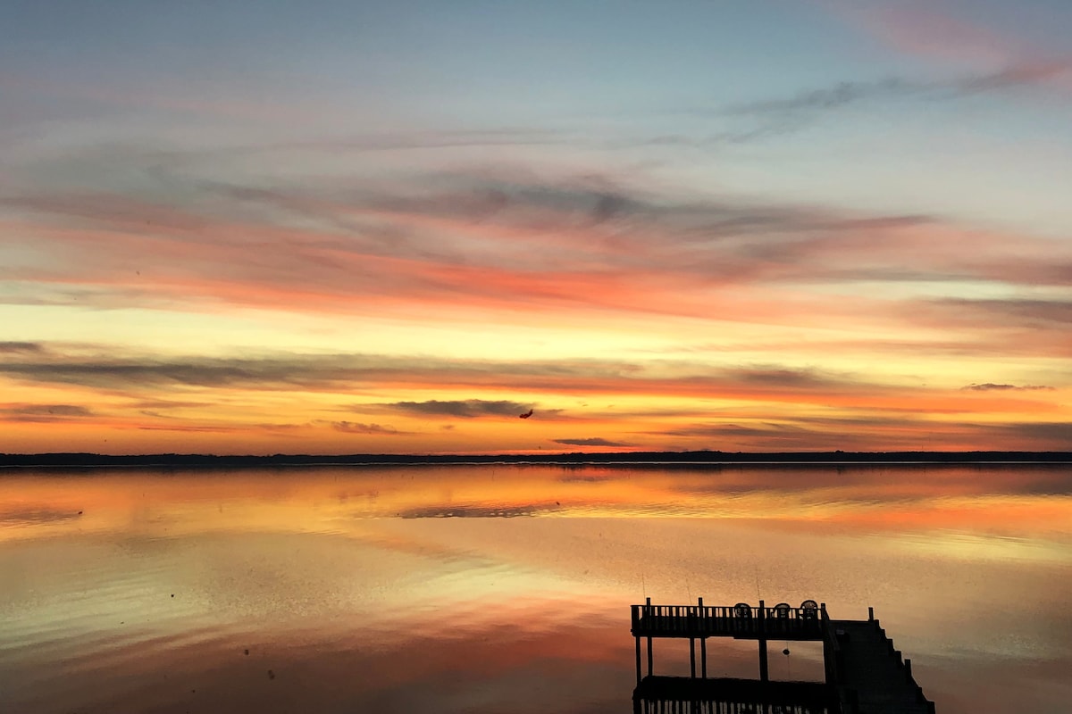 托莱多本德（ Toledo Bend ）的舒适钓鱼小屋，欣赏日落美景