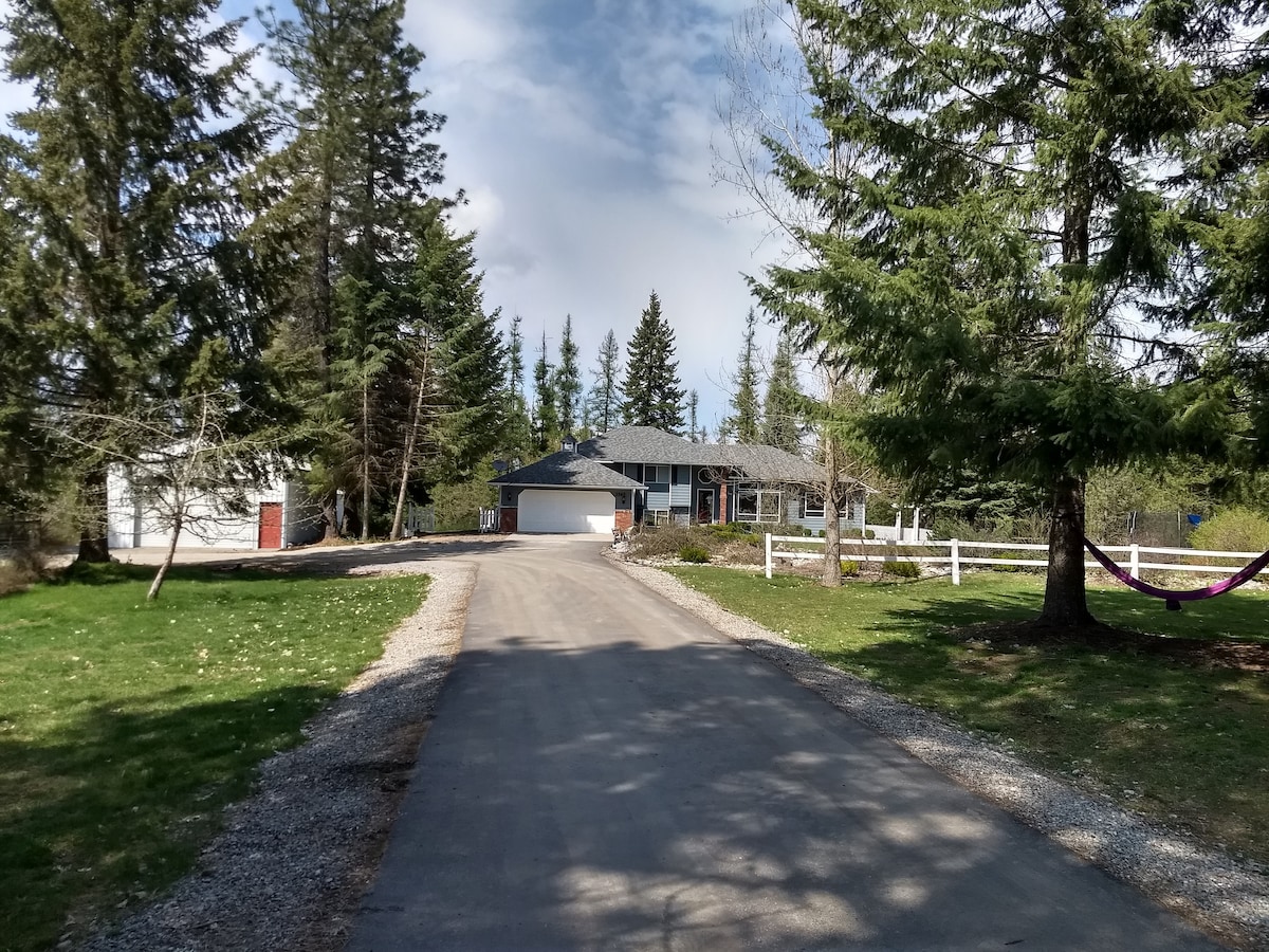 Country Home w/ Hot Tub, Game & Arcade Room