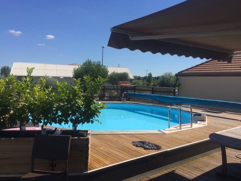 Villa avec piscine chauffée à 1H30 de Paris (sud)