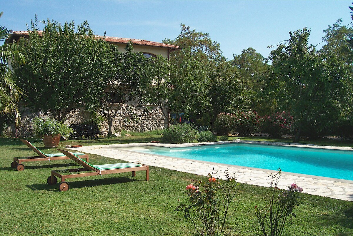 Stone Country house with private pool (6 x10 mt)