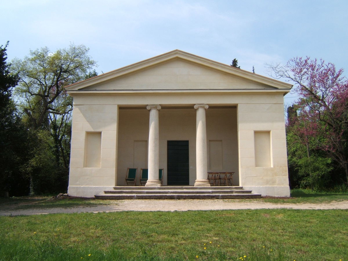 Romantic and unusual villa in the park: Tempietto