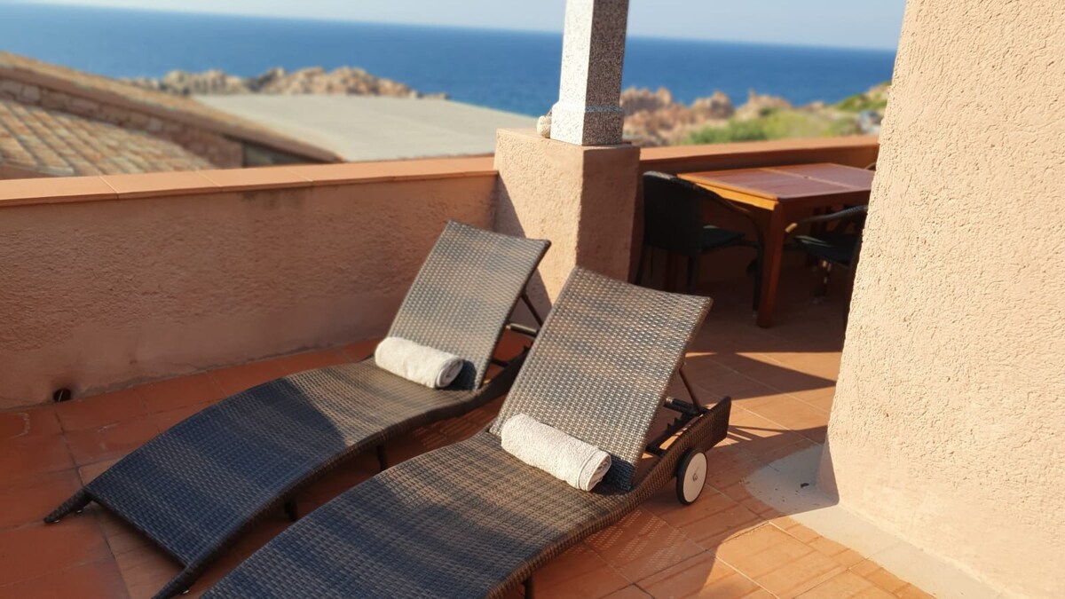 2-bedroomed modern apartment with seaview
