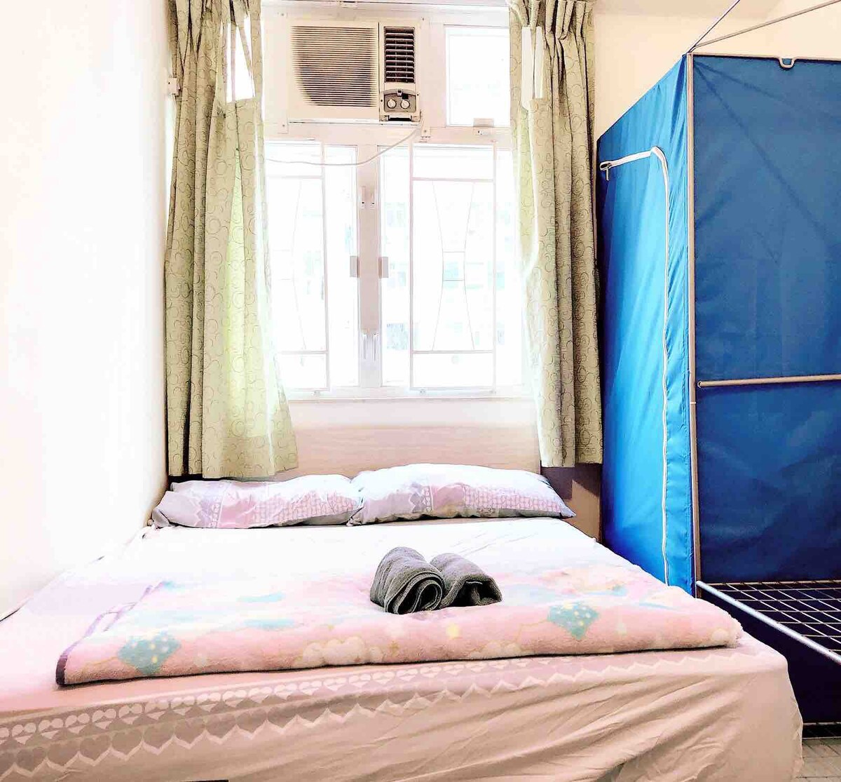 ! Double bed room with private bathroom and WiFi !