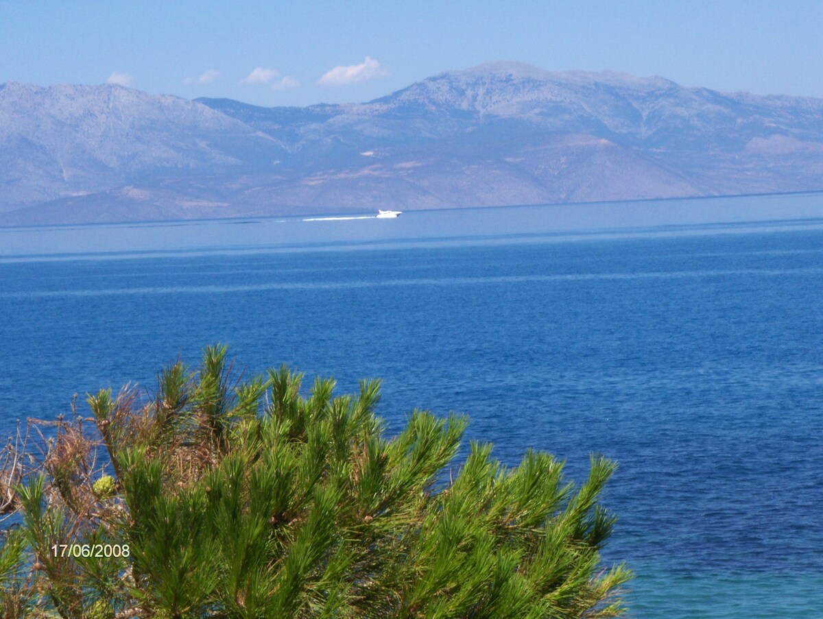 MELISSI BY THE SEA