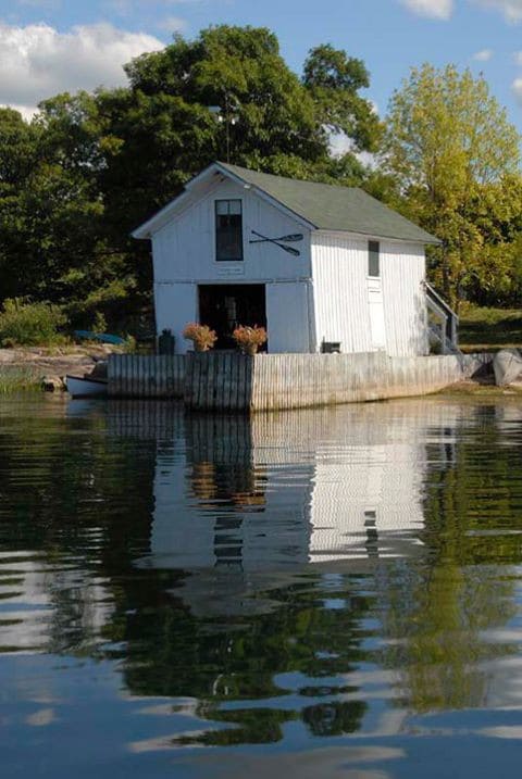 Island Boat House - Fisher 's Landing, NY