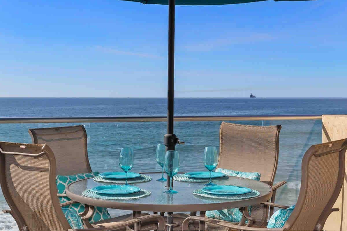 Pelican Oceanfront, Walk to Beach, Restaurants