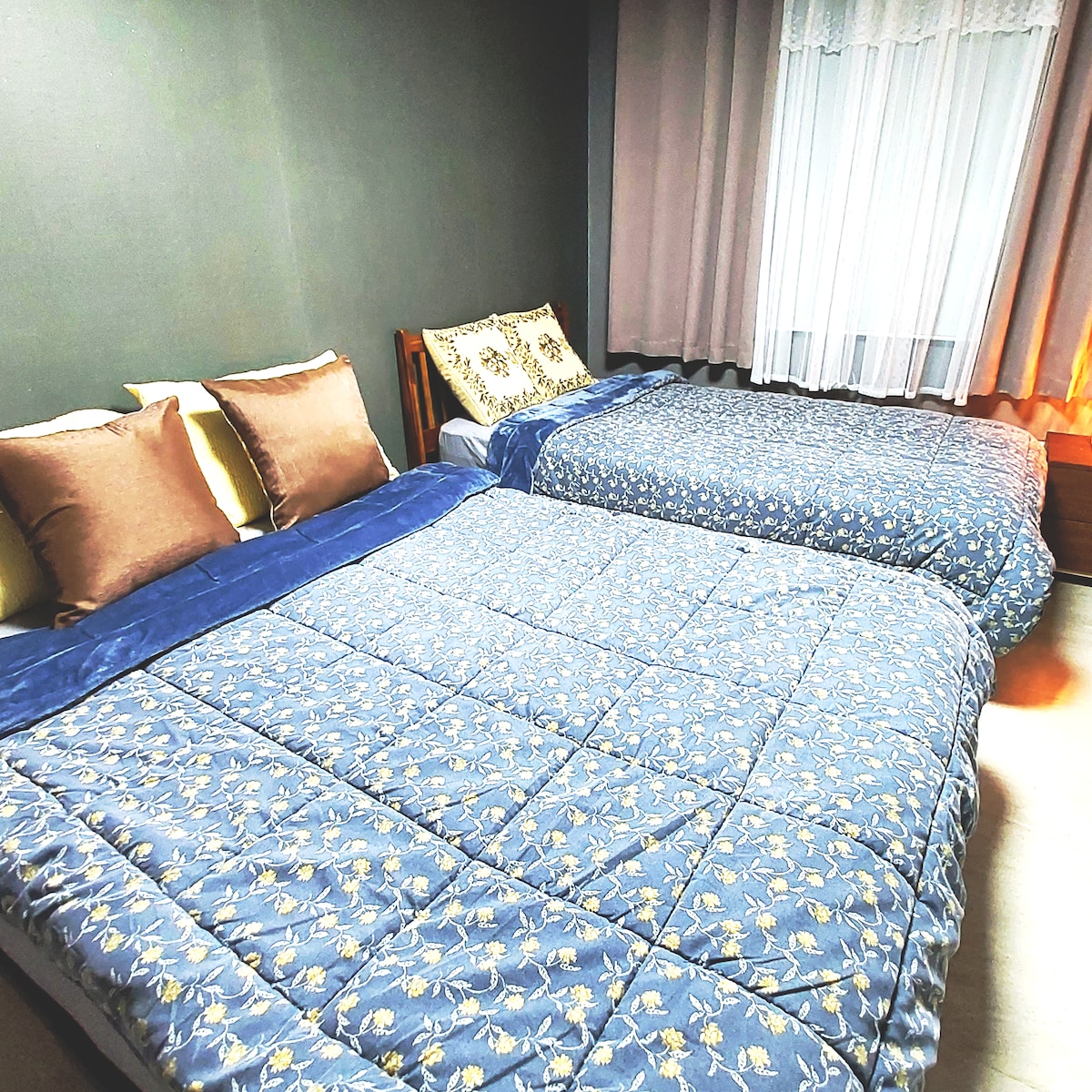 （奥林匹克音乐会）标准双人床、超级单人床（最多3人）蚕室乐天世界、浅草医院（ 32 pyeong公寓1间客房）