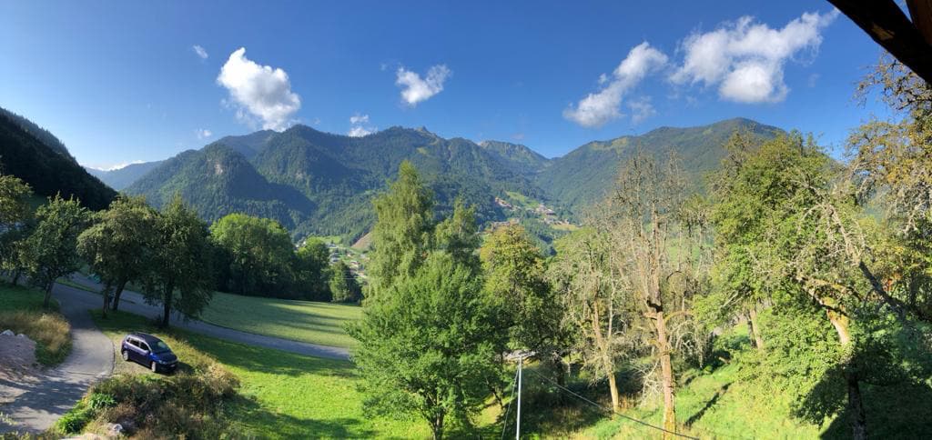 豪华度假木屋Morzine ，可欣赏壮丽的山景