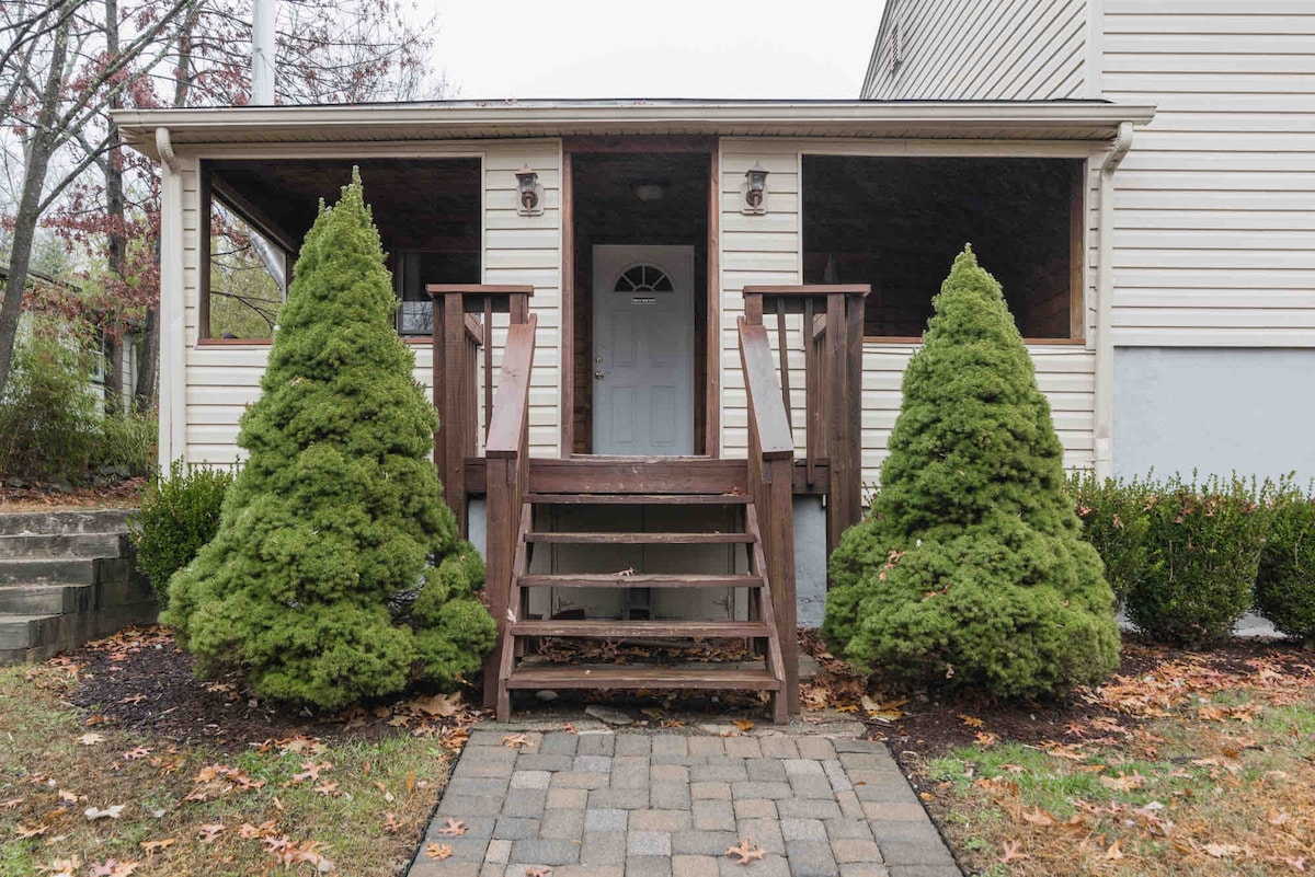 Hopatcong Cottage - Master Bedroom