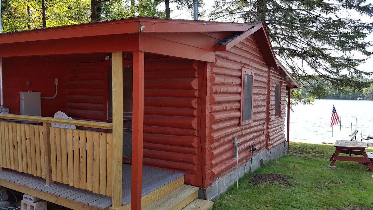 Red 's Log Cabin at Somo View Resort度假村