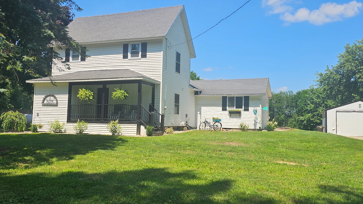 Charming Farmhouse, 
Lake Access