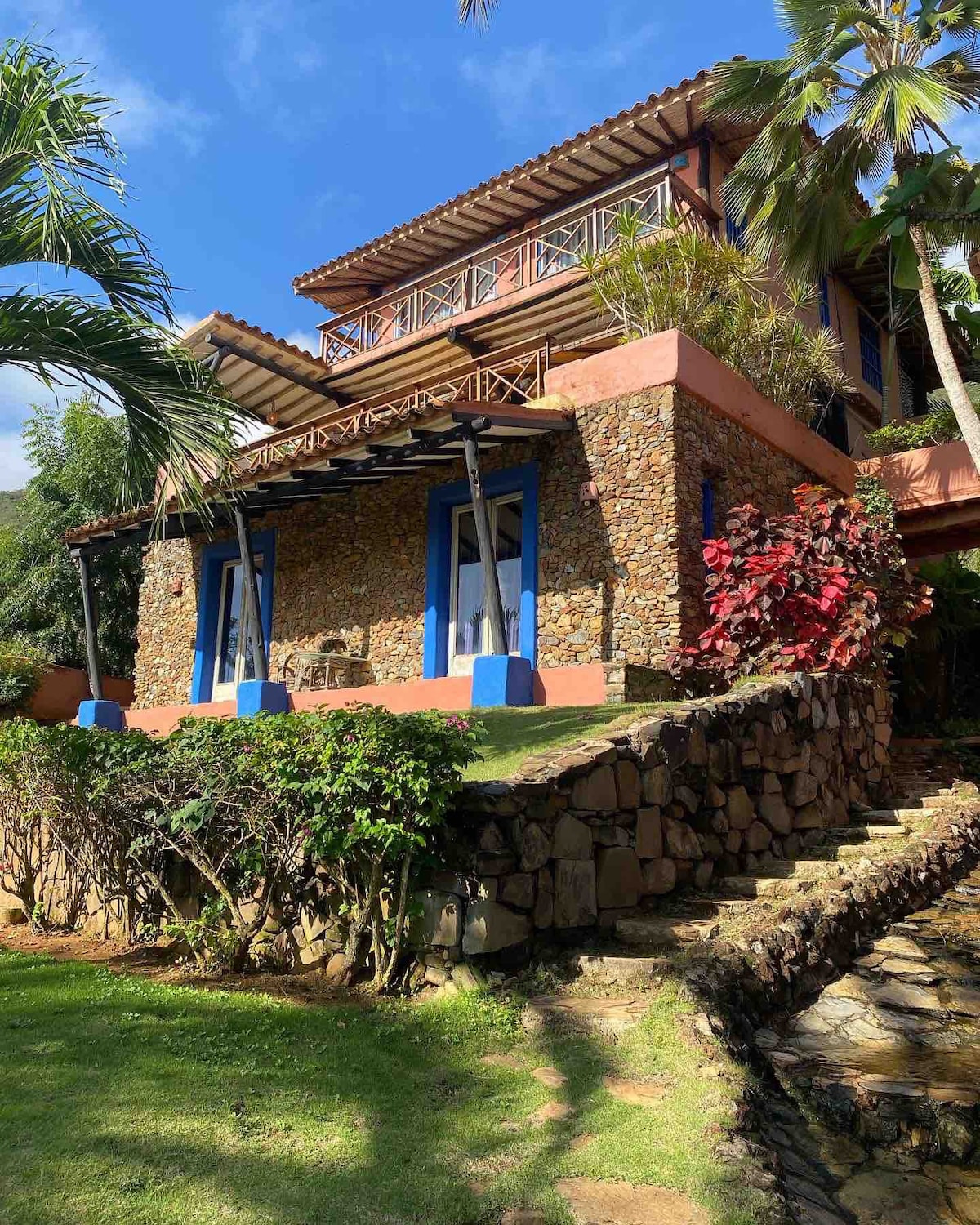 Peaceful 5 bedroom Villa with pool in Margarita