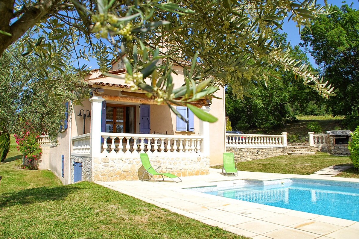 Villa & swimming pool in peaceful setting, for 10