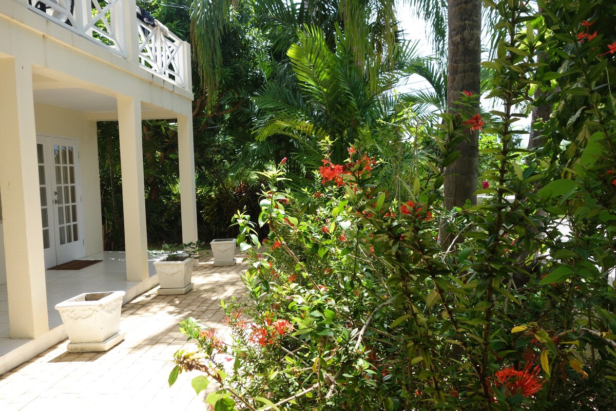 热带花园别墅，步行7分钟即可抵达美妙的海滩