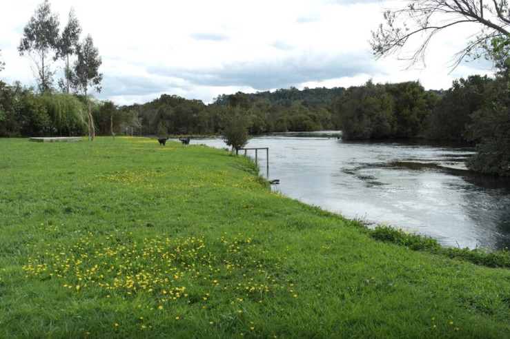 Cabin 2 prs. river bank Maullín