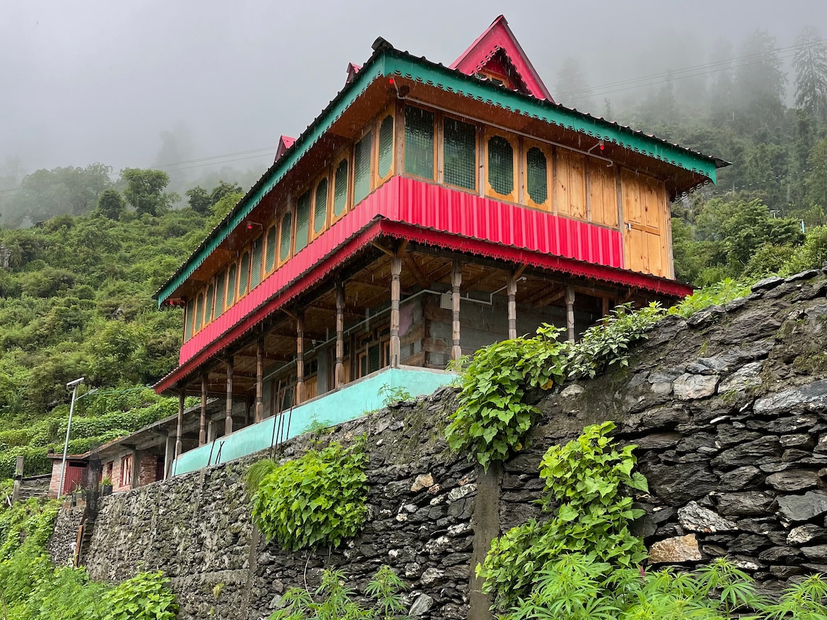 Secluded Mountain Escape- Entire House