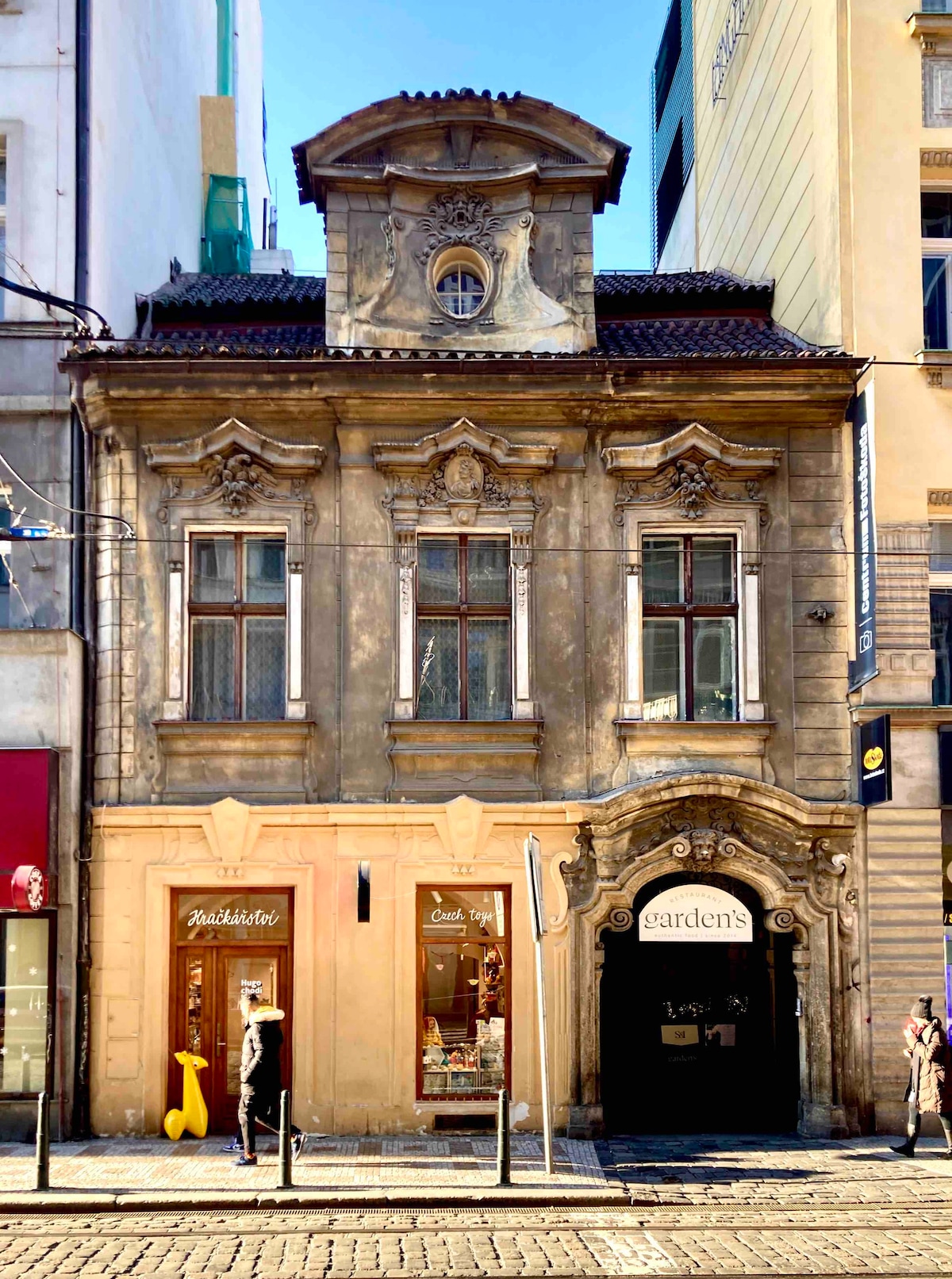 回到布拉格中心的历史悠久的房子