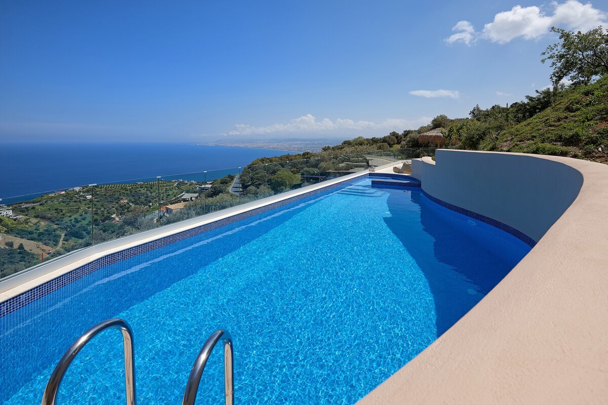 Sea view Villa Omikron with private Pool !