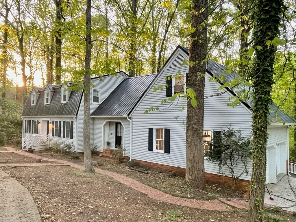 Forested Retreat-Scenic Above Garage Suite