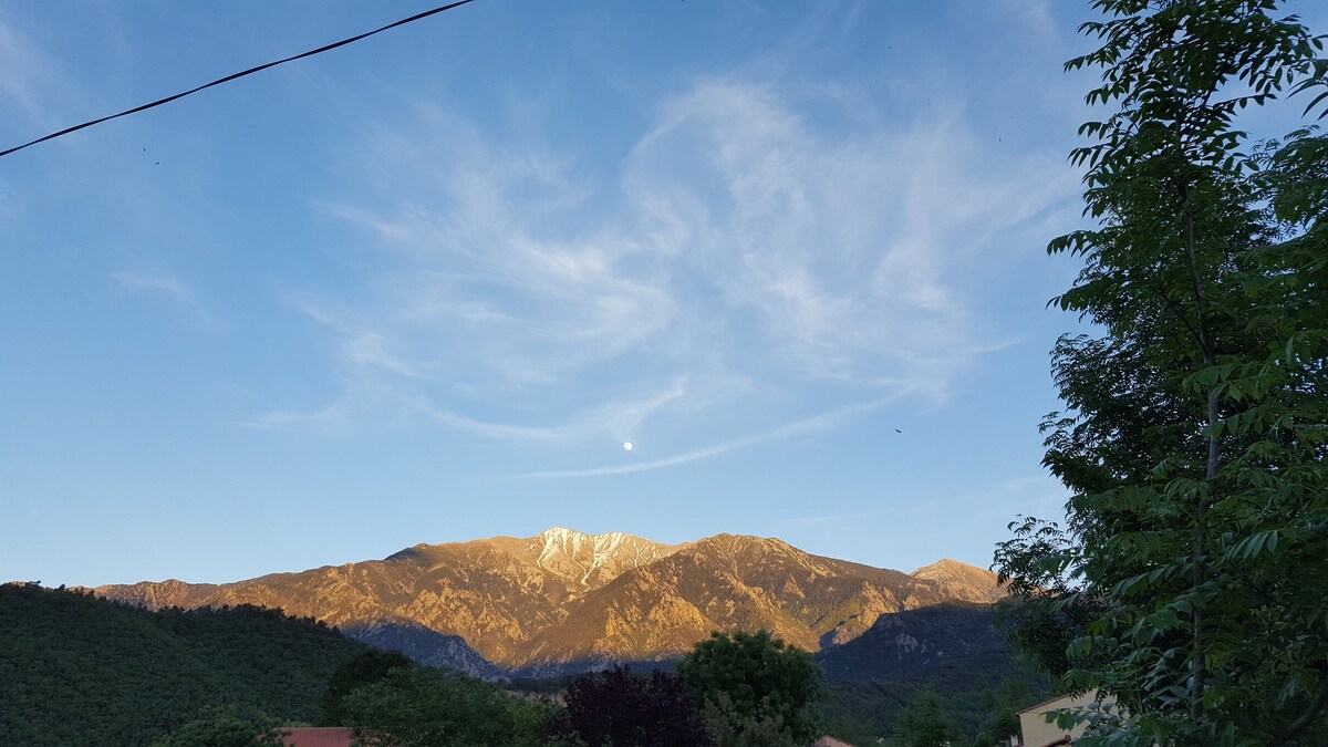 位于比利牛伊恩（ Pyreneeen ）的迷你移动家庭营地。