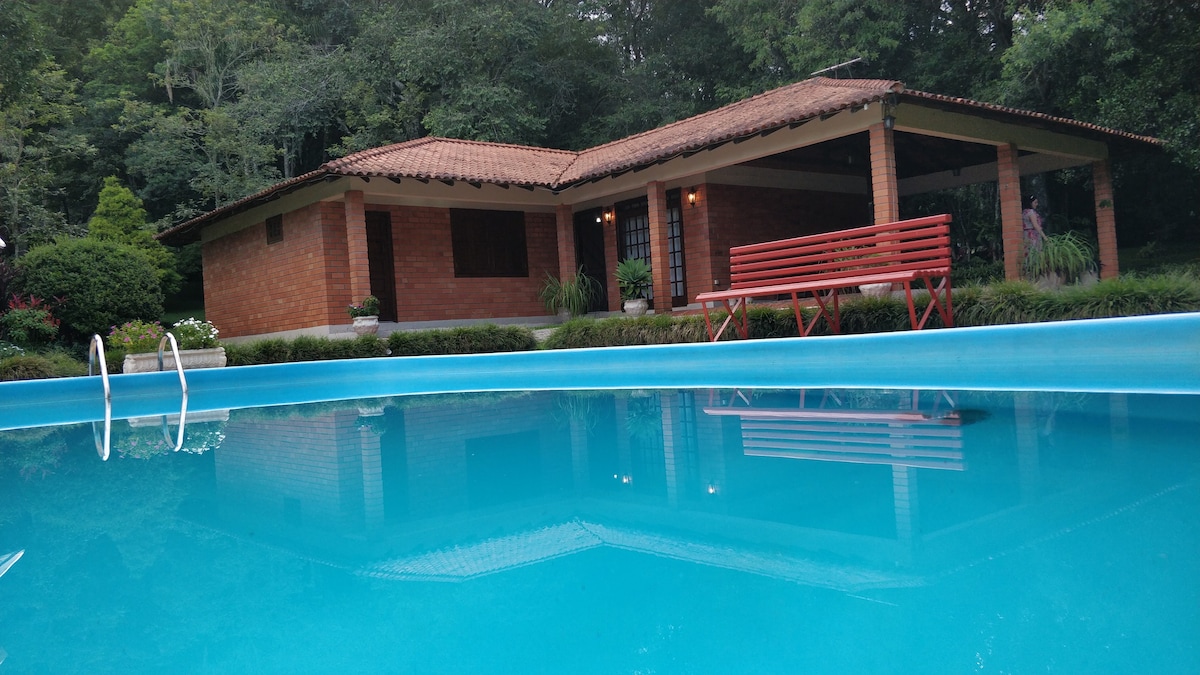 Casa da Serra
泳池，带太阳能供暖