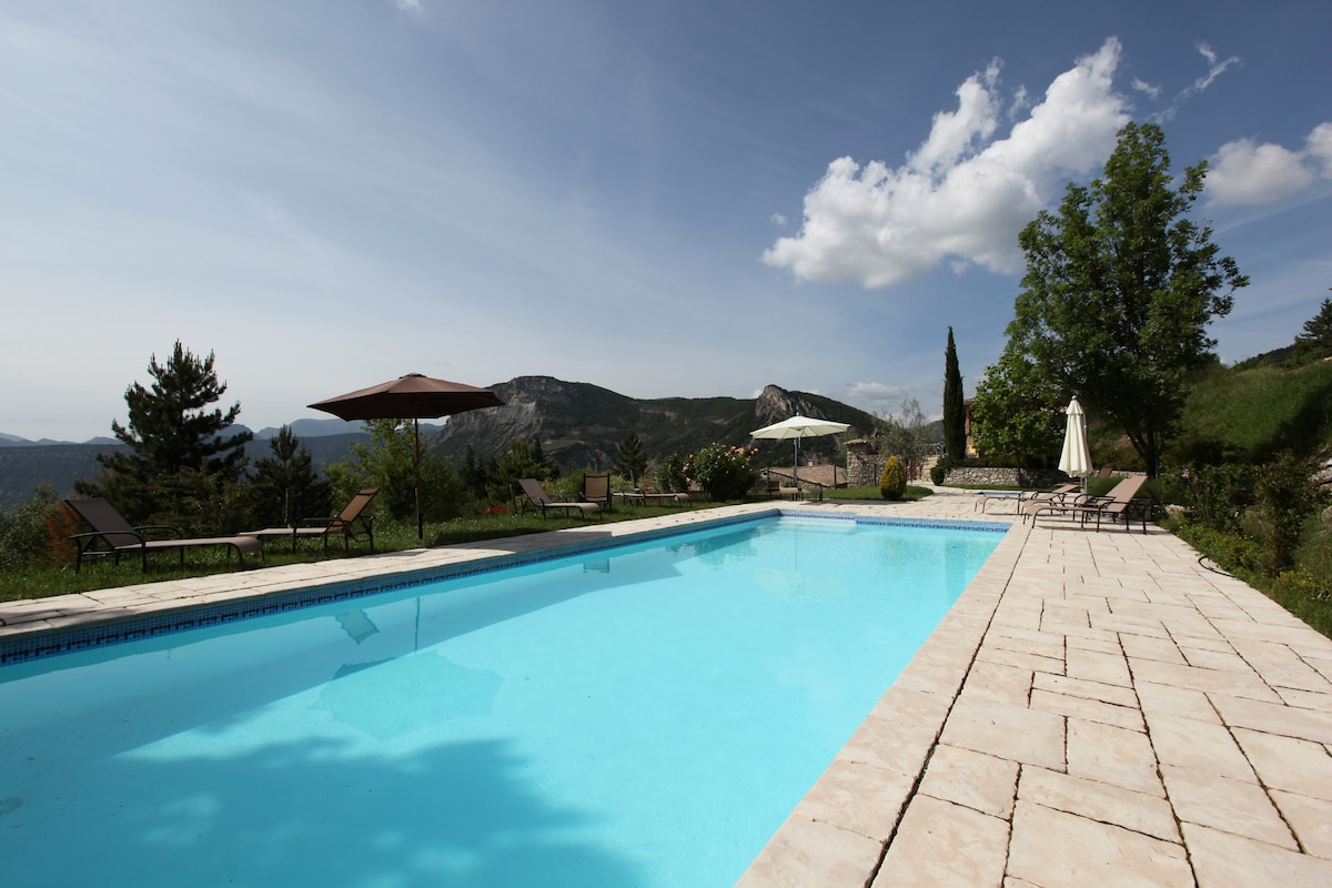 Charming cottage 7 pers-panoramic view-Spa & Pool