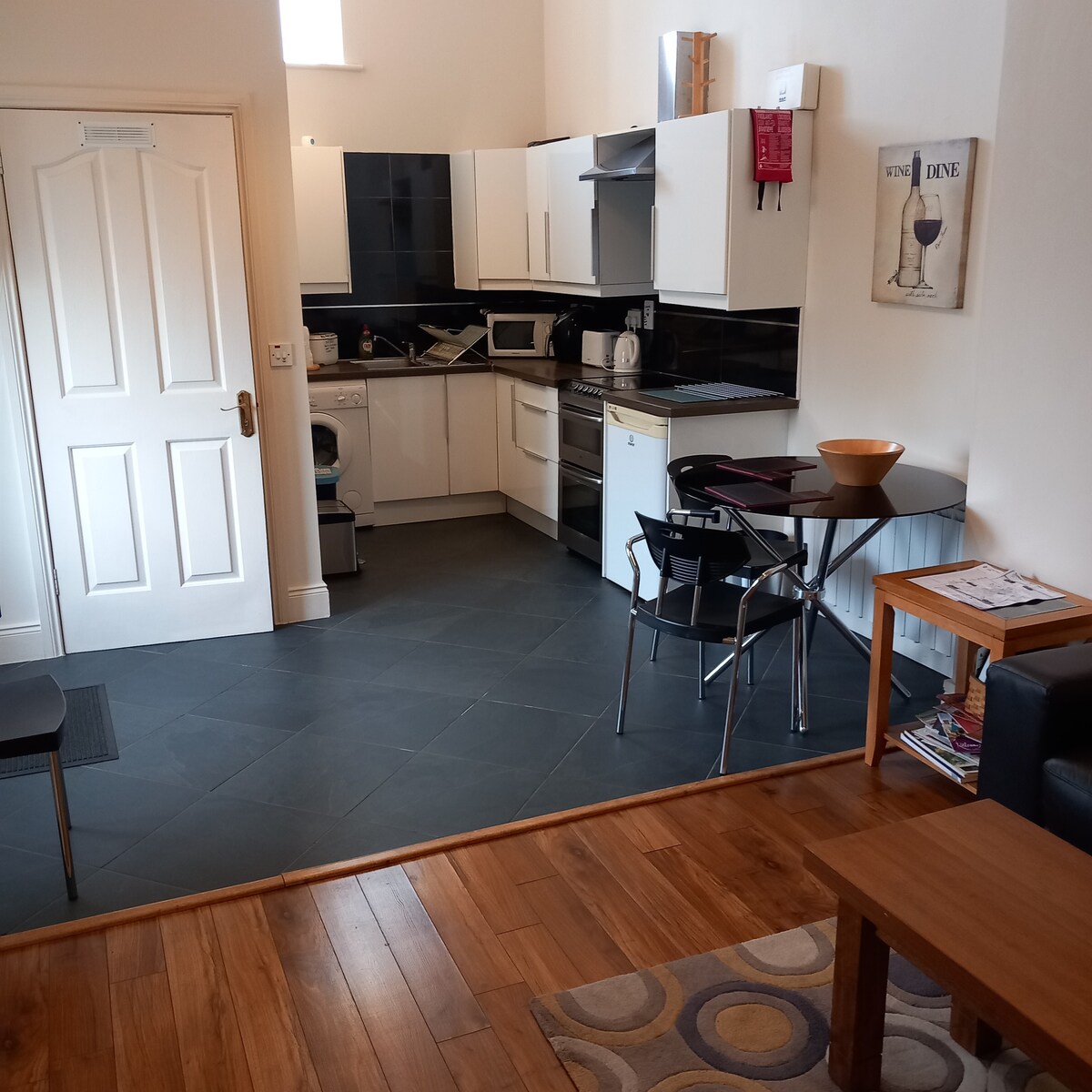 Roscrea Modern Apartment Cottage House Work Space