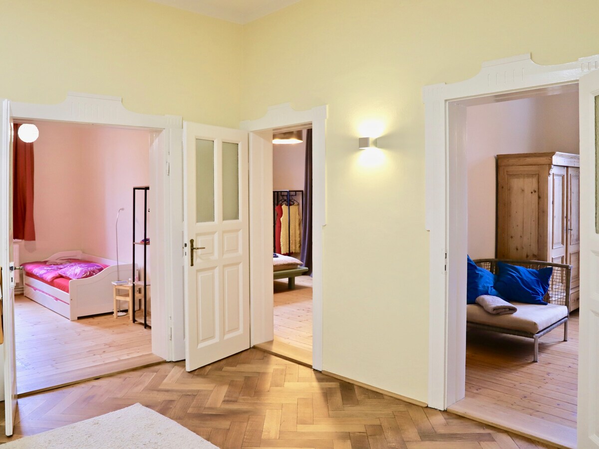 位于（德累斯顿）德累斯顿城市森林的住宅，公寓面积约200平方米，设有5间卧室，最多可容纳15人