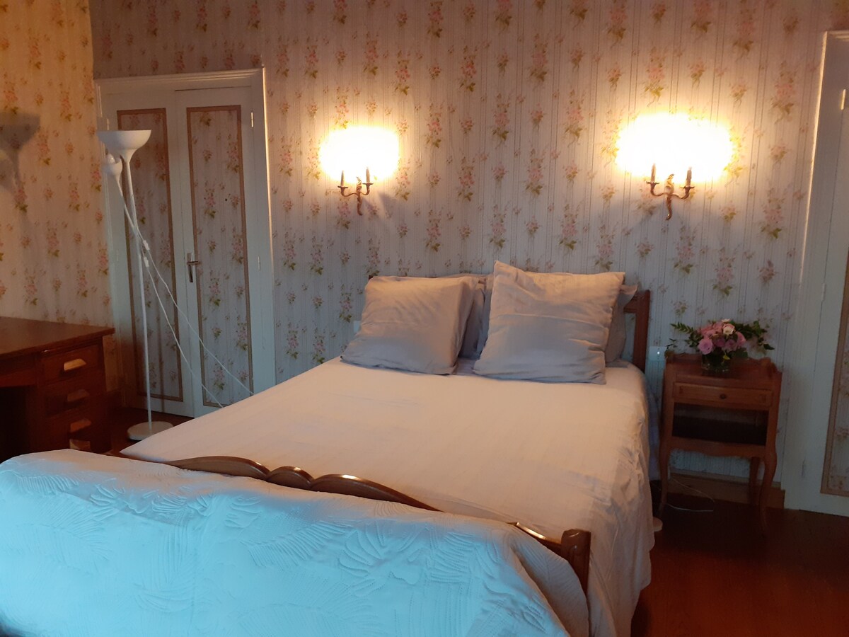 Chambre spacieuse dans house资产阶级