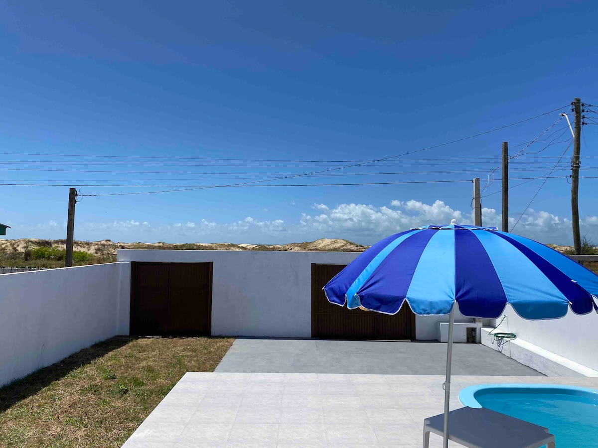 Casa Beira-mar com piscina