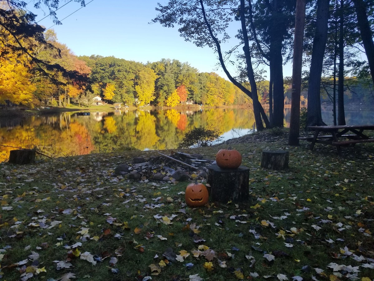 「湖畔」宁祥和的湖滨度假胜地