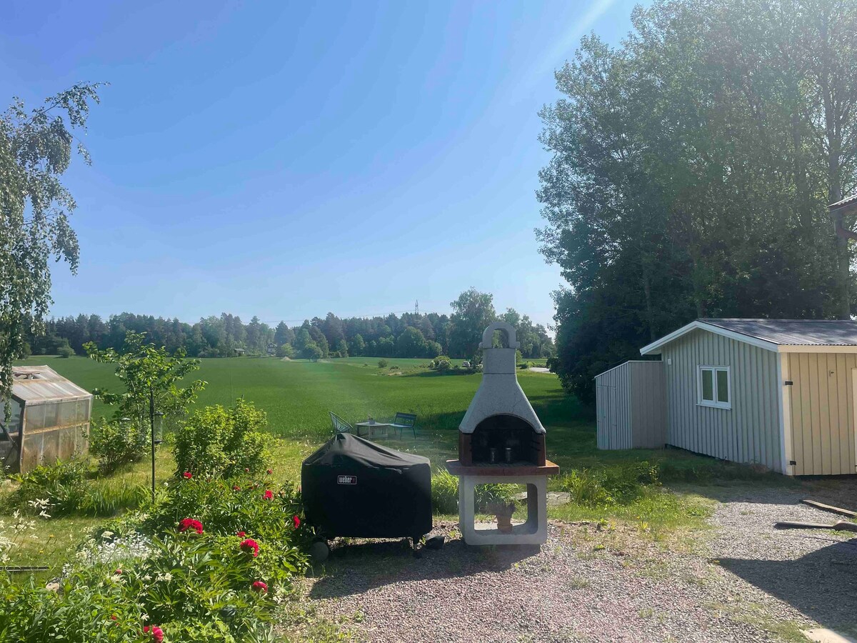 Cozy guesthouse with a view over the fields