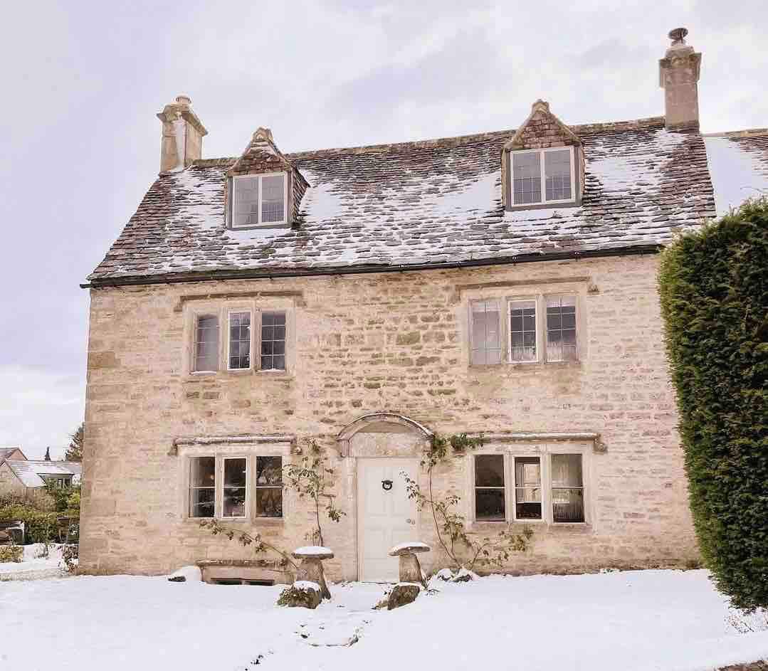 Large Cotswold Country House - ideal for families