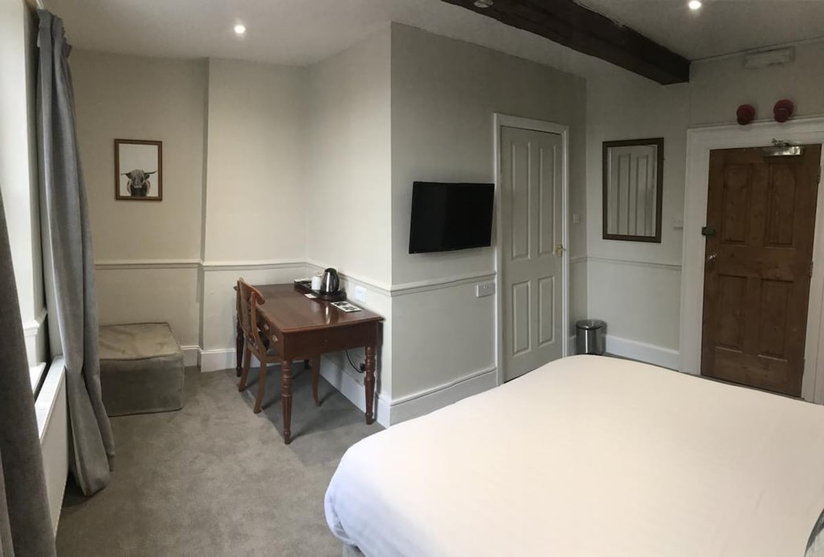 Double room with shower at the Bulls Head