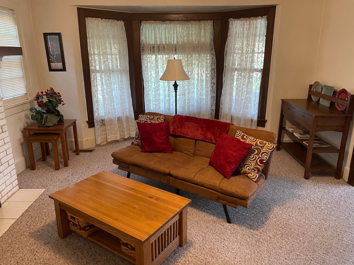 Cozy 3BRw/porch kid-friendly near Earlham-IUE-Reid