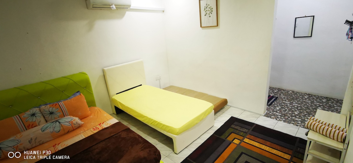 NJ_Homestay@KKIA
4 BEDROOM BIG TOWNHOUSE