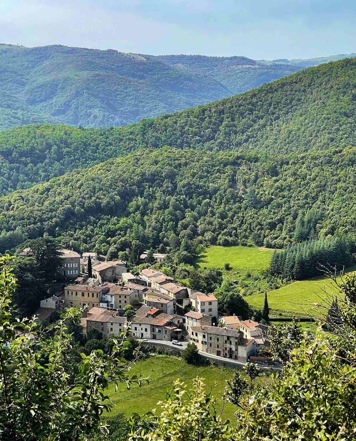 Maison de village avec terrasse et dépendance