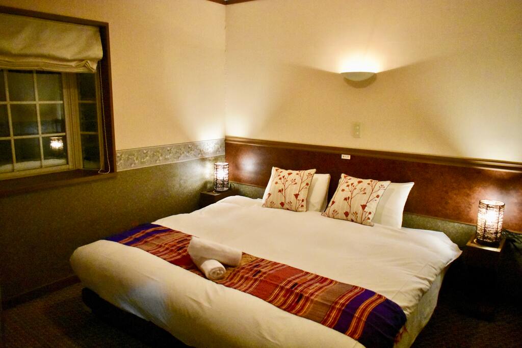 altitude madarao - queen room with private bath