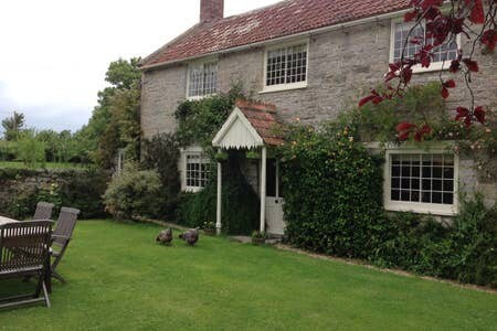 Grade II Listed Farmhouse, Glastonbury (13 guests)