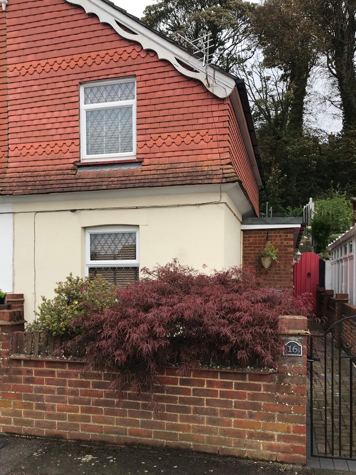 Pear Tree Cottage close to Dover town centre.