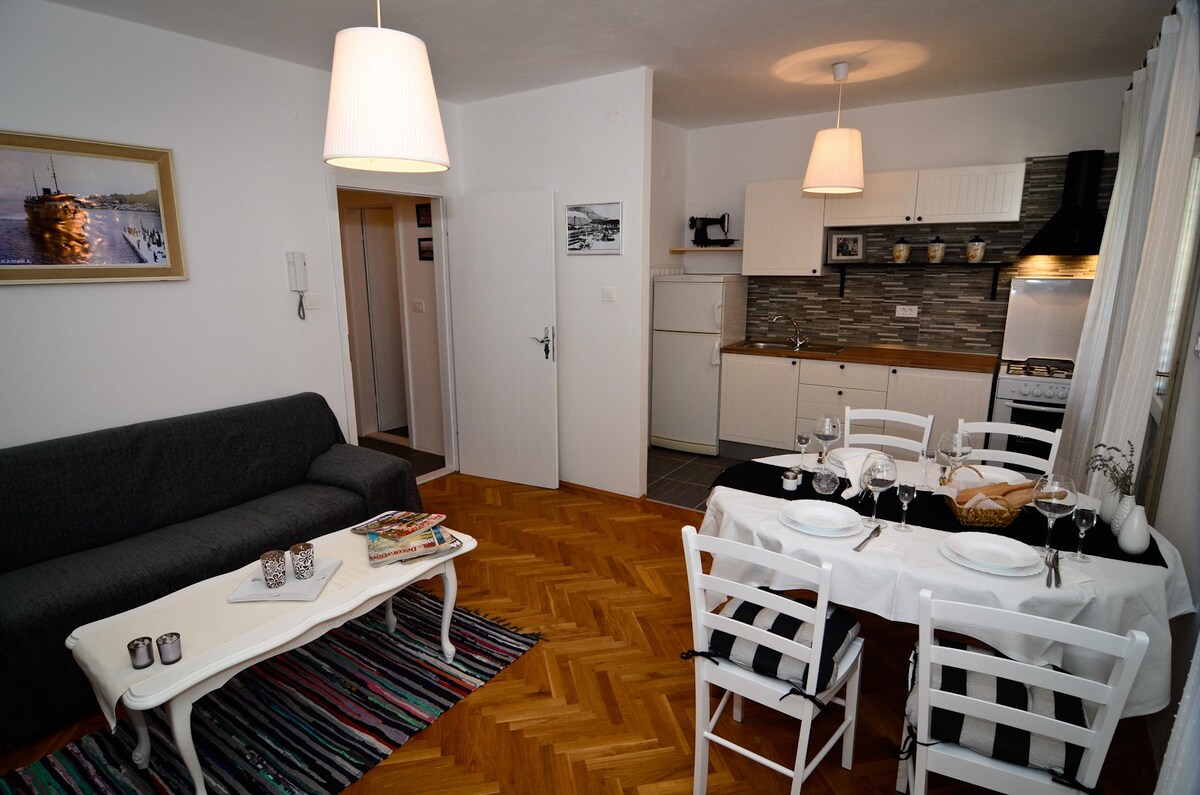NEW COSY APT.  FOR 4+ 2 PERSONS!!