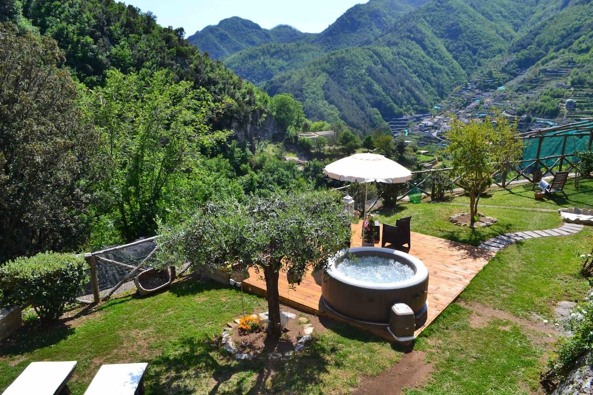 La Cantina loft with a luxury outdoor Jacuzzi