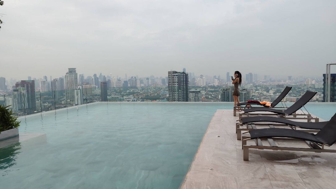 素坤逸高级公寓近BTS on nut，无边天际泳池赏曼谷夜景