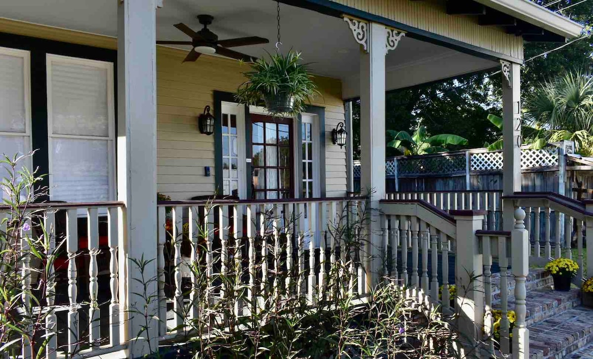 Cozy Renovated 1920 Home near Main _Magnolia House